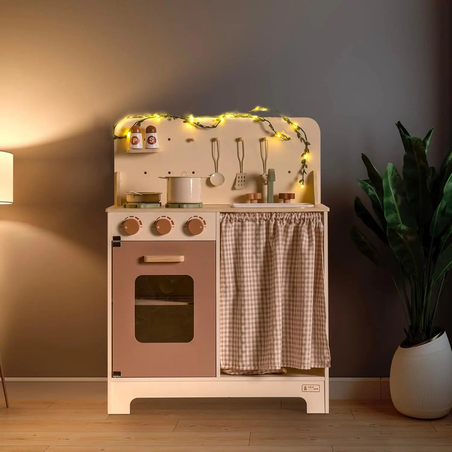 Rustic Wooden Kitchen With Leaf String Apron
